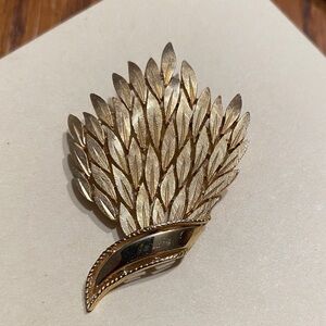 Gold Leaf Cluster Pin Brooch